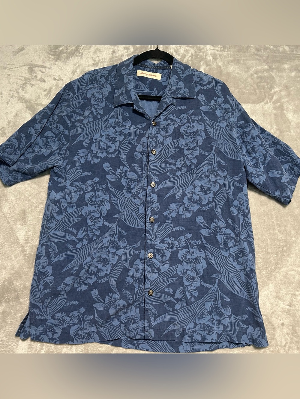 Tommy Bahama 100% Silk Short Sleeve Button Down Shirt Men’s Large Blue Tropical